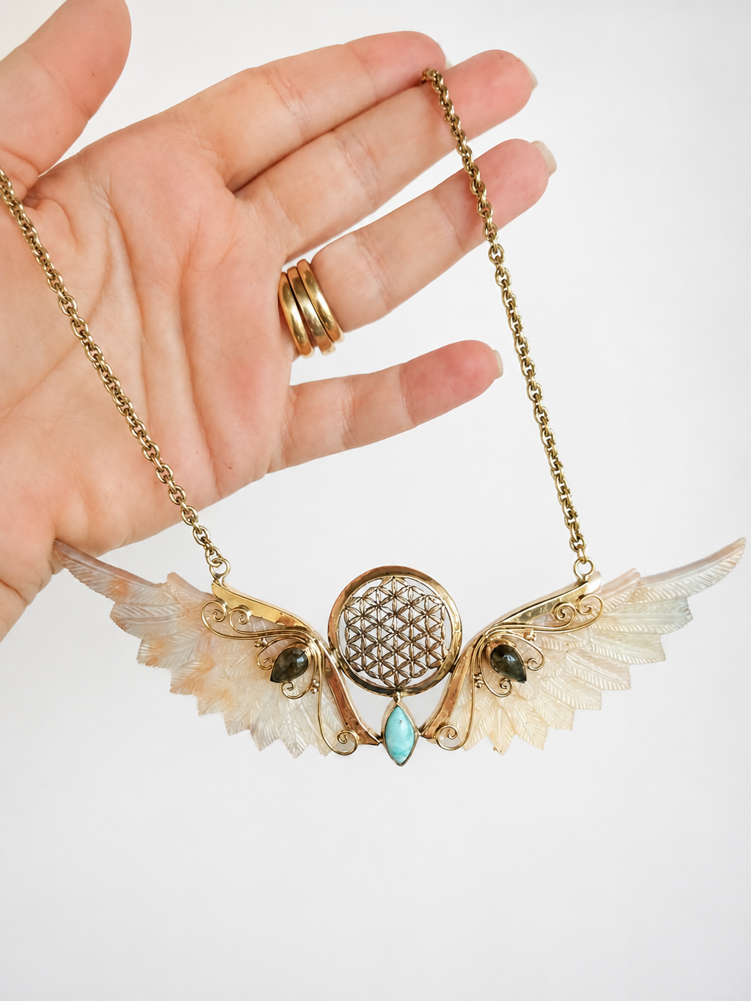 Amara Wings – Mother of Pearl & Brass Statement Necklace - immagine 2