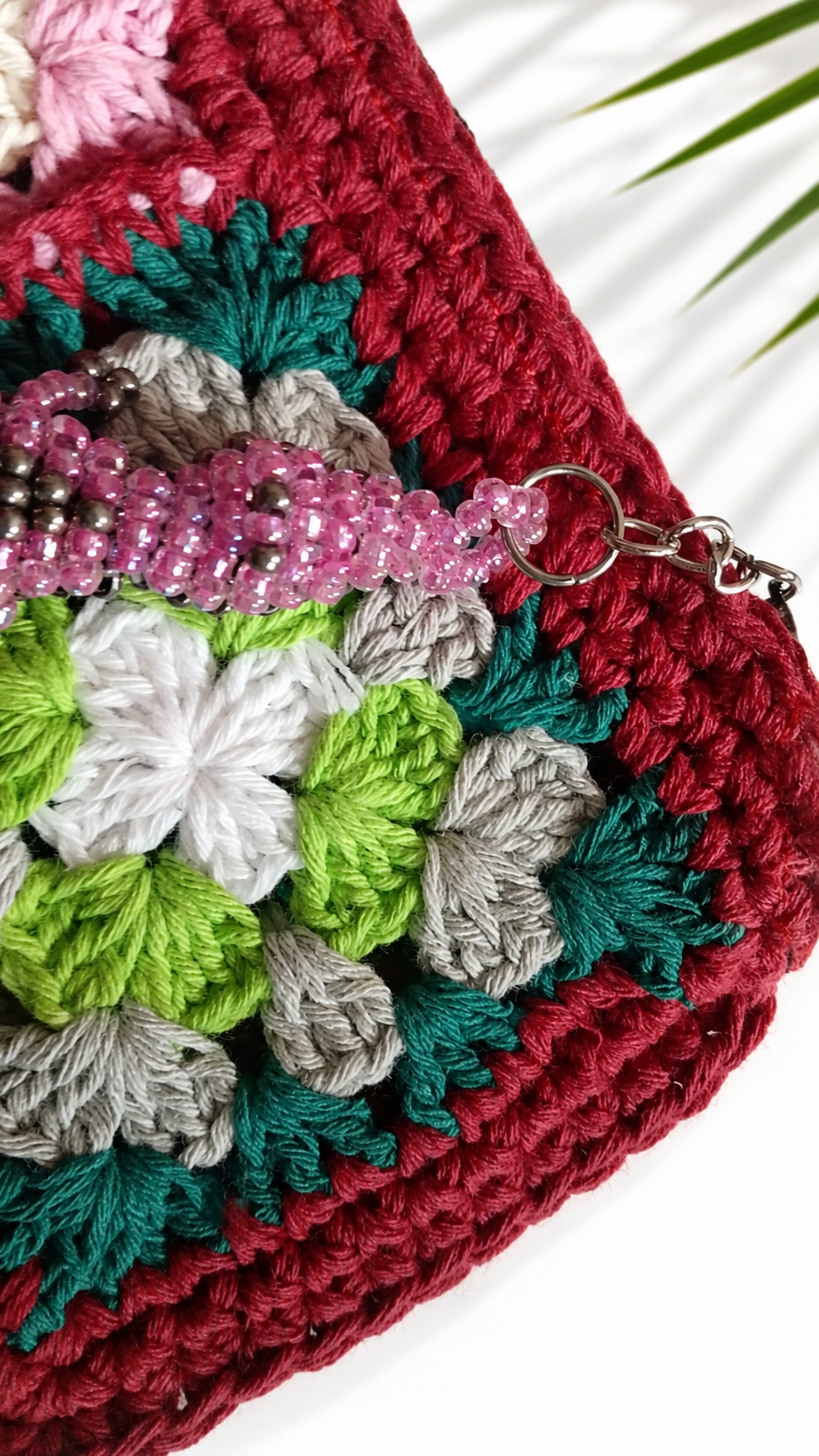 Zinnia Handmade Crochet Clutch with Beaded Lizard - immagine 3