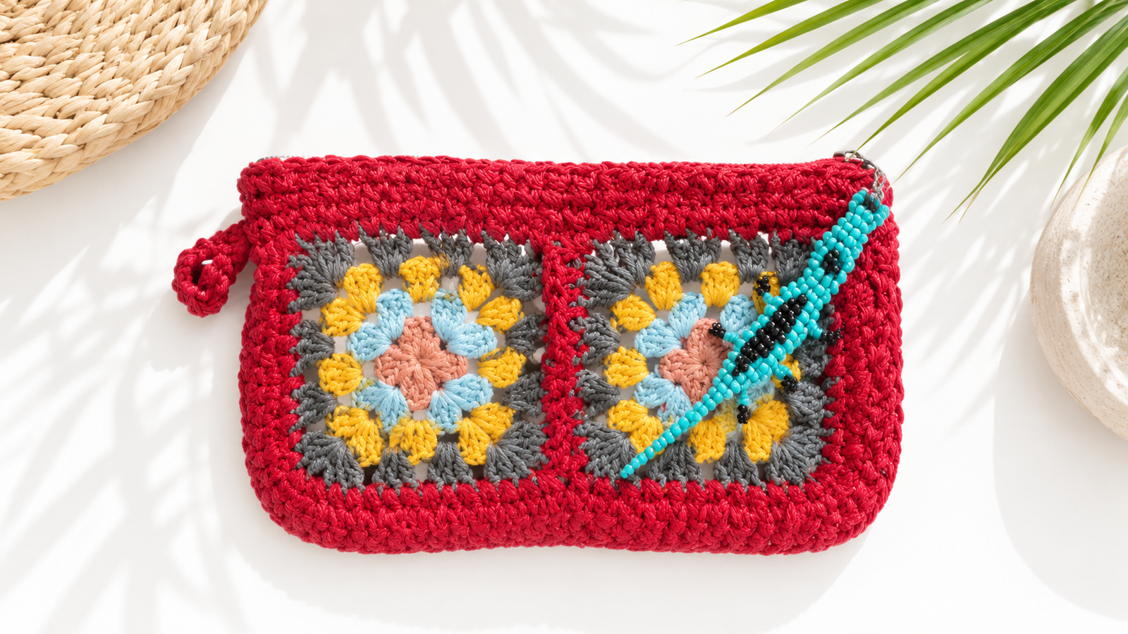 Coral Handmade Crochet Clutch with Beaded Gecko - immagine 2