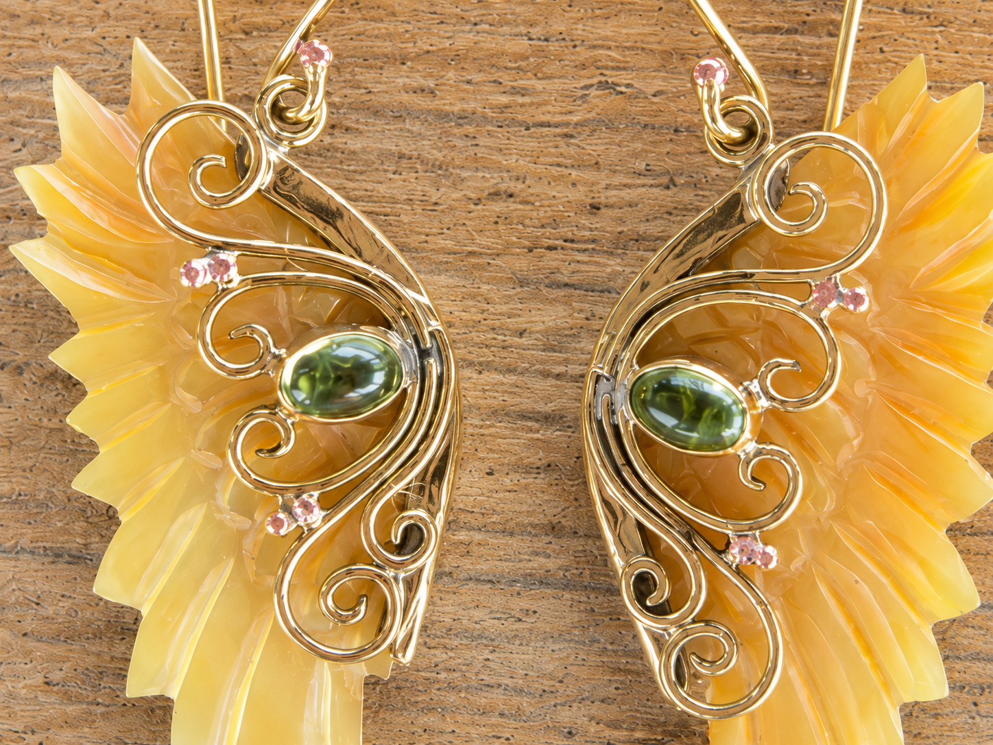 Solara Wings – Mother of Pearl & Green Gemstone Earrings - immagine 3