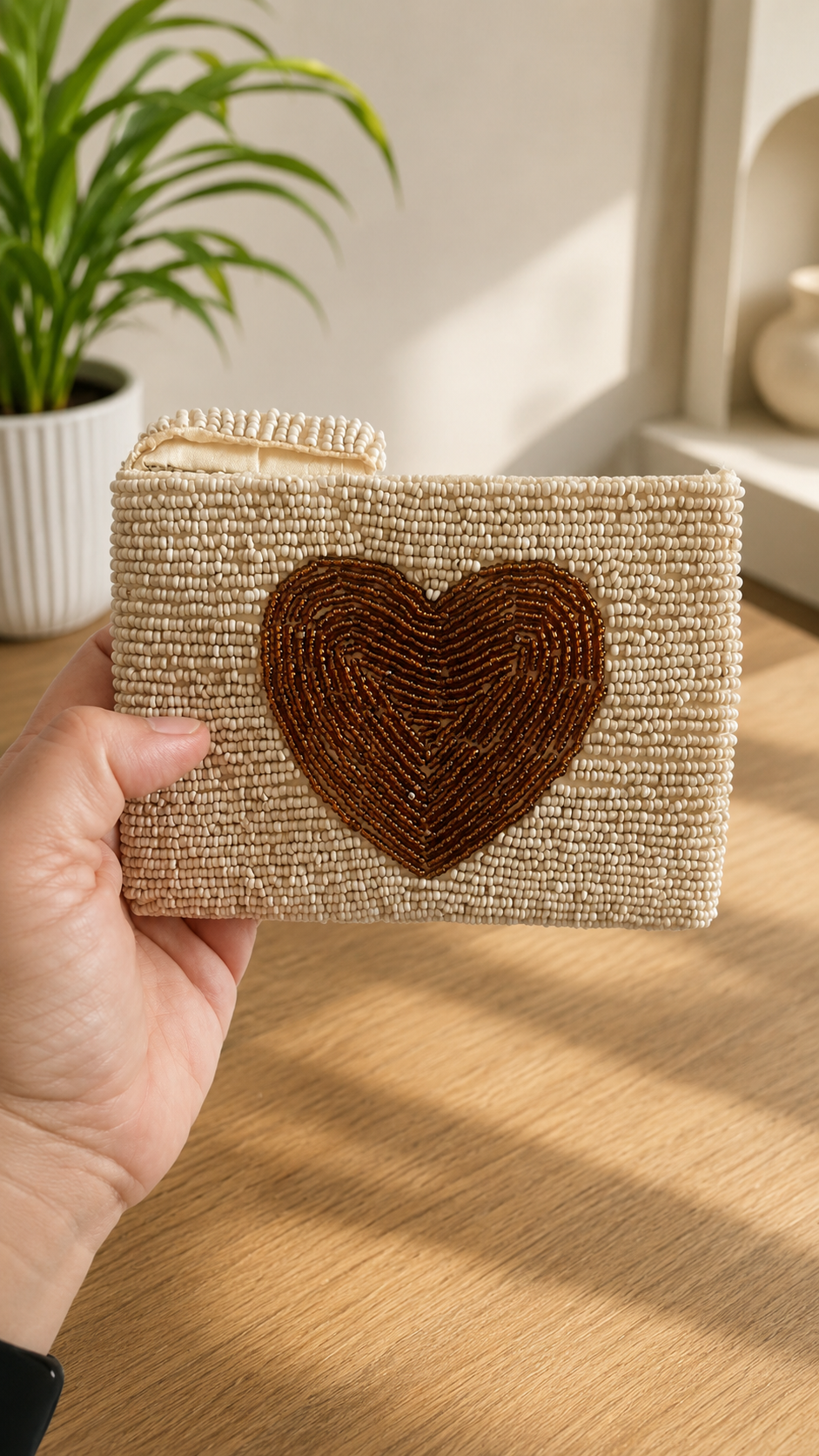 Amora – Mini Beaded Heart Pouch