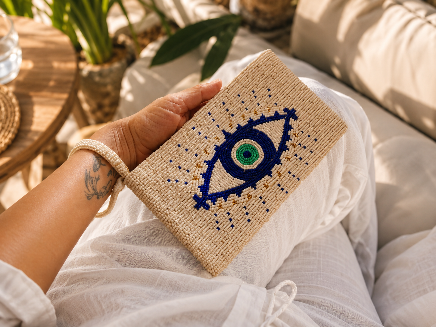 Aegean Eye – Hand-Beaded Evil Eye Clutch - immagine 4