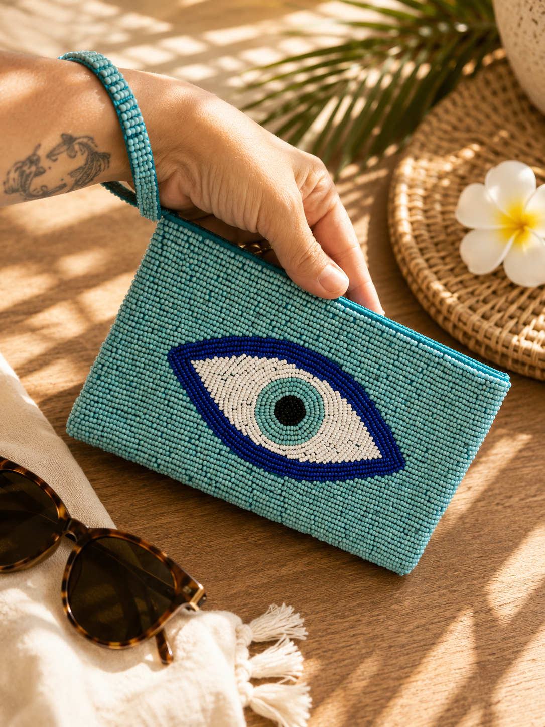 Azure Eye – Turquoise Hand-Beaded Clutch - immagine 3