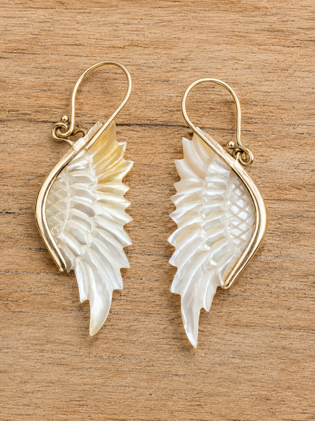 Solara Wings – Mother of Pearl & Green Gemstone Earrings - immagine 4