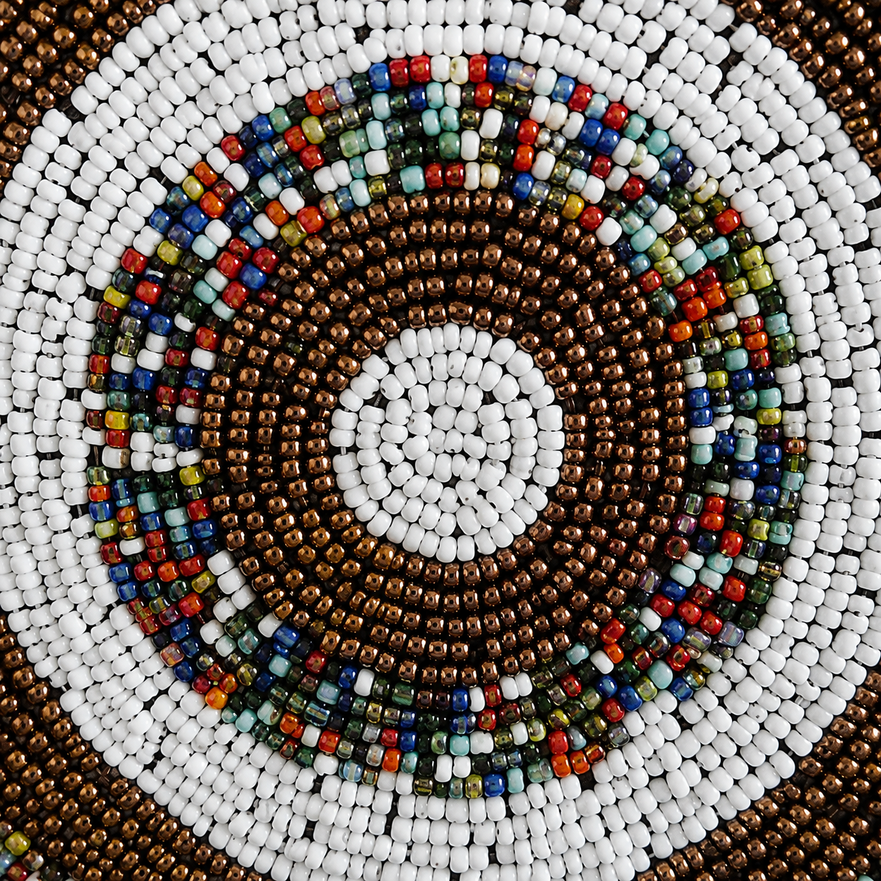 Solara – Mini White & Bronze Beaded Spiral Pouch - immagine 3