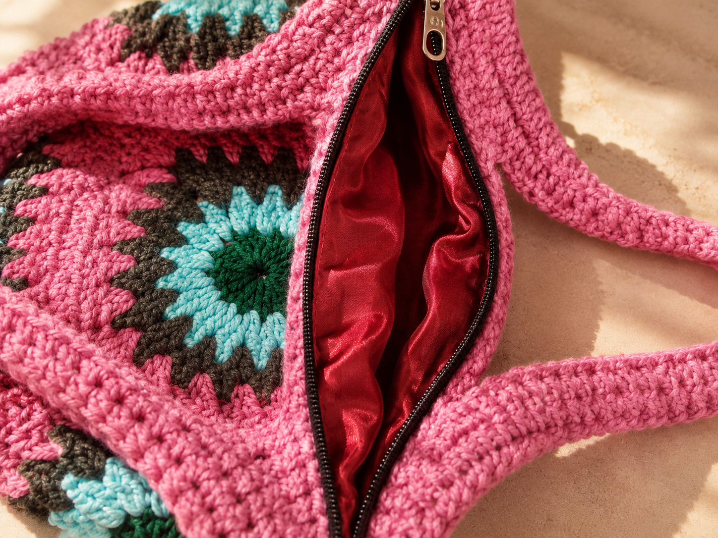 Fuchsia Bloom Crochet Bag – Handmade Floral Tote - immagine 4