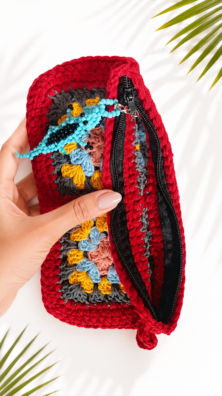 Coral Handmade Crochet Clutch with Beaded Gecko - immagine 4