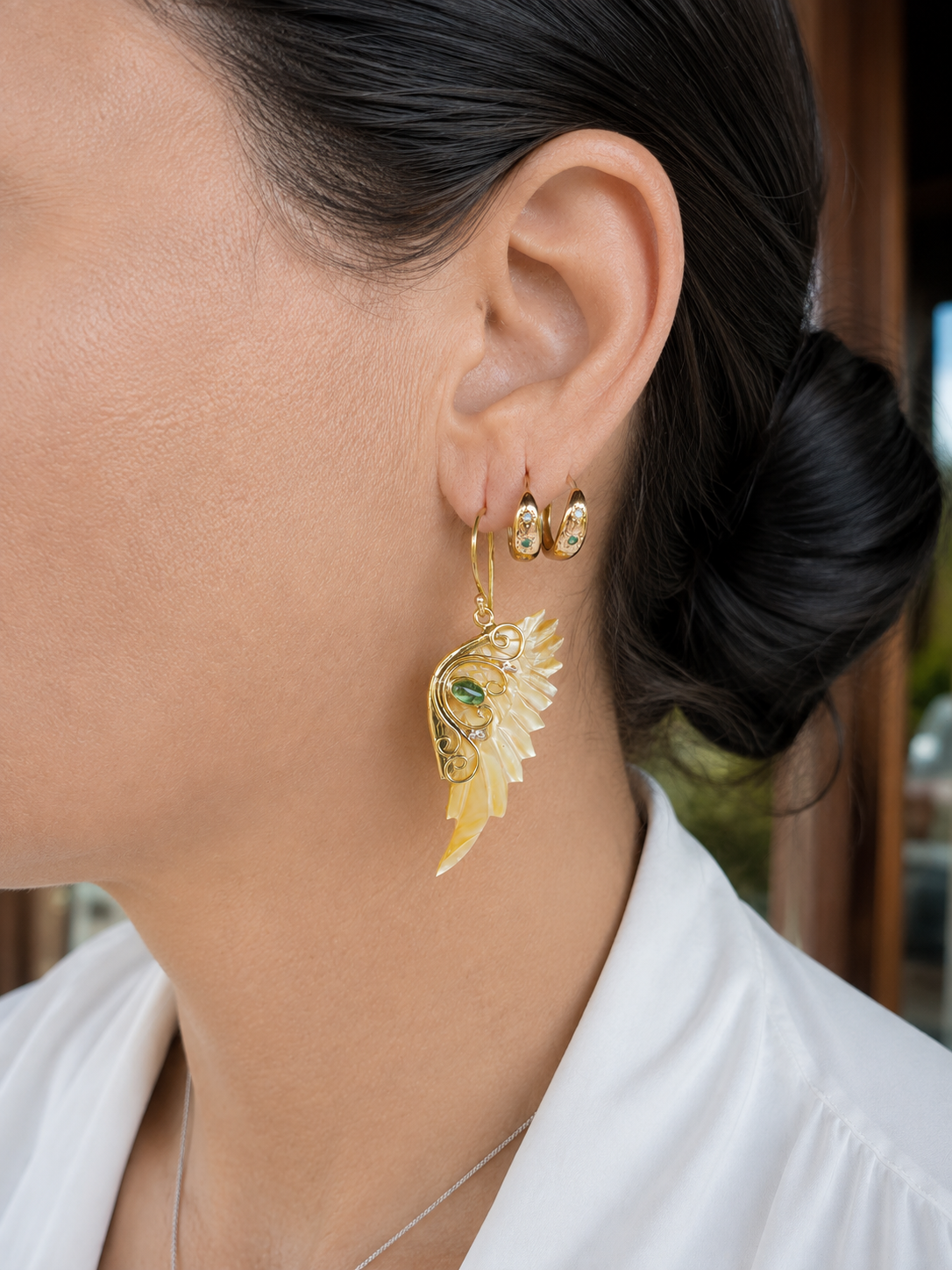 Solara Wings – Mother of Pearl & Green Gemstone Earrings - immagine 5