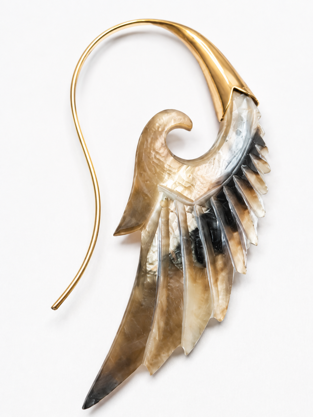 Aella – Carved Mother of Pearl Wing Earrings - immagine 4