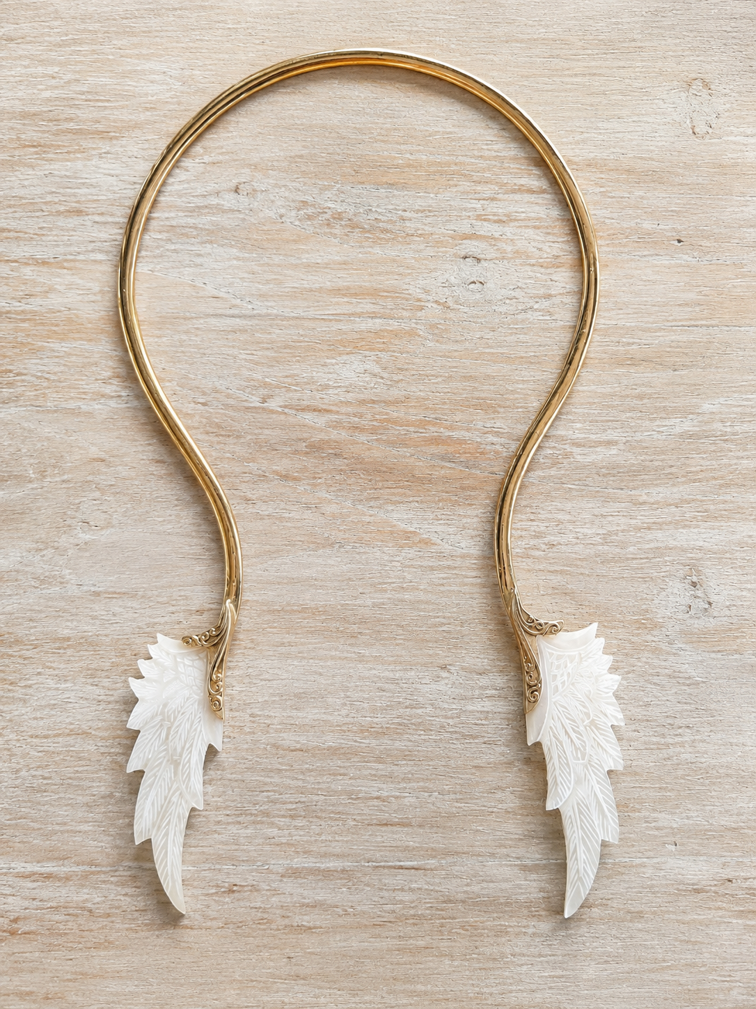 Seraphine Wings – Mother of Pearl & Brass Choker - immagine 2