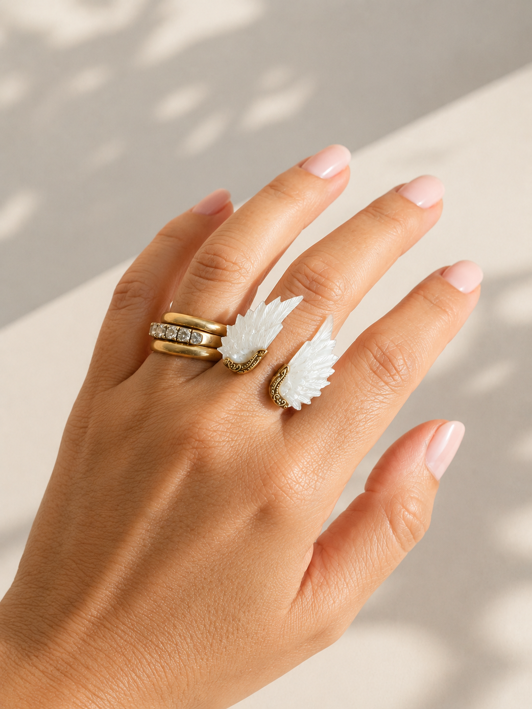 Seraphine – Carved Mother of Pearl Wing Ring - immagine 6