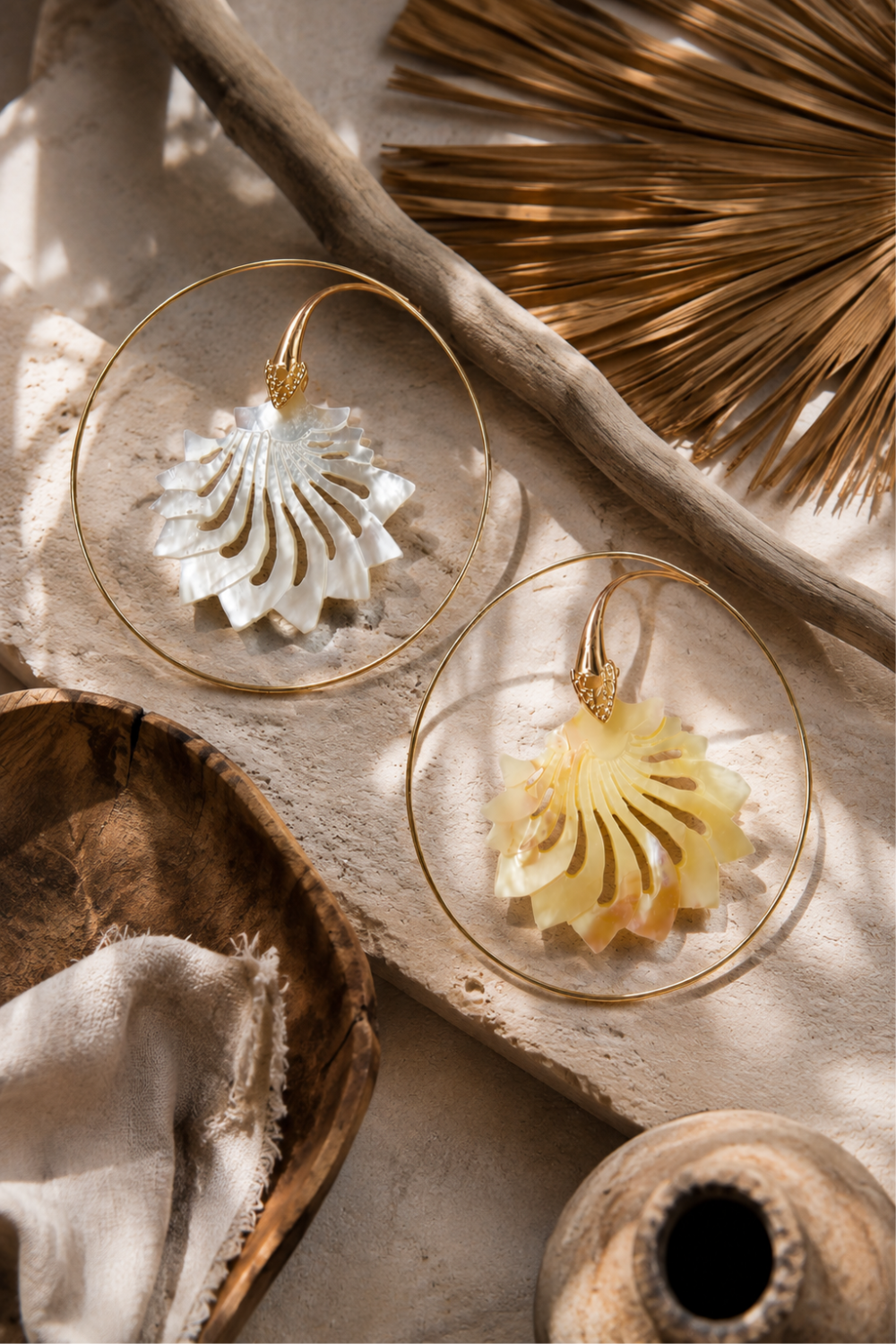 Alaya – Carved Mother of Pearl & Brass Hoop Earrings - immagine 6